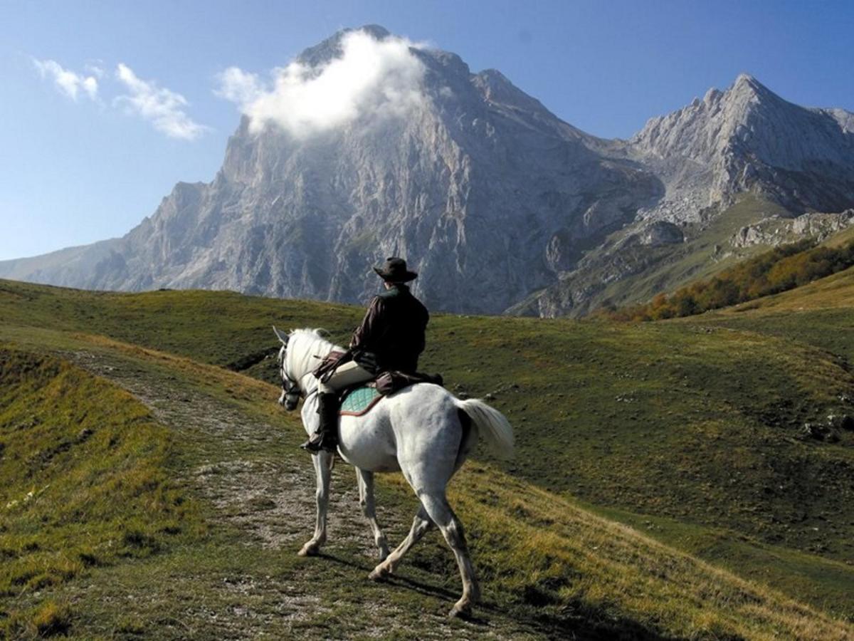 Complesso Turistico Aurora - Appartamenti Poggio Picenze Buitenkant foto